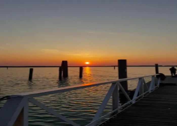 80m From The - Beahost Lägenhet